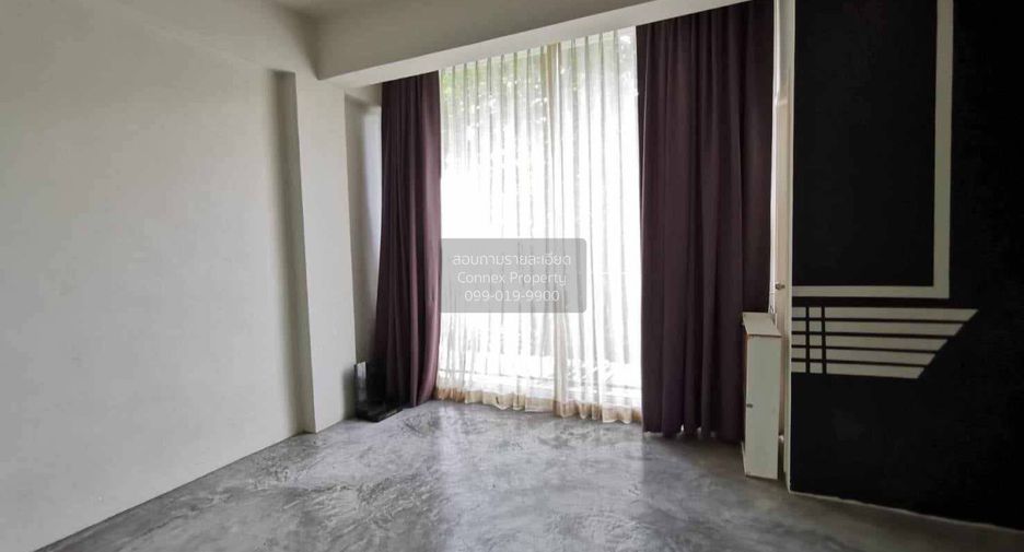 For rent 3 bedrooms townhouse in Khan Na Yao, Bangkok