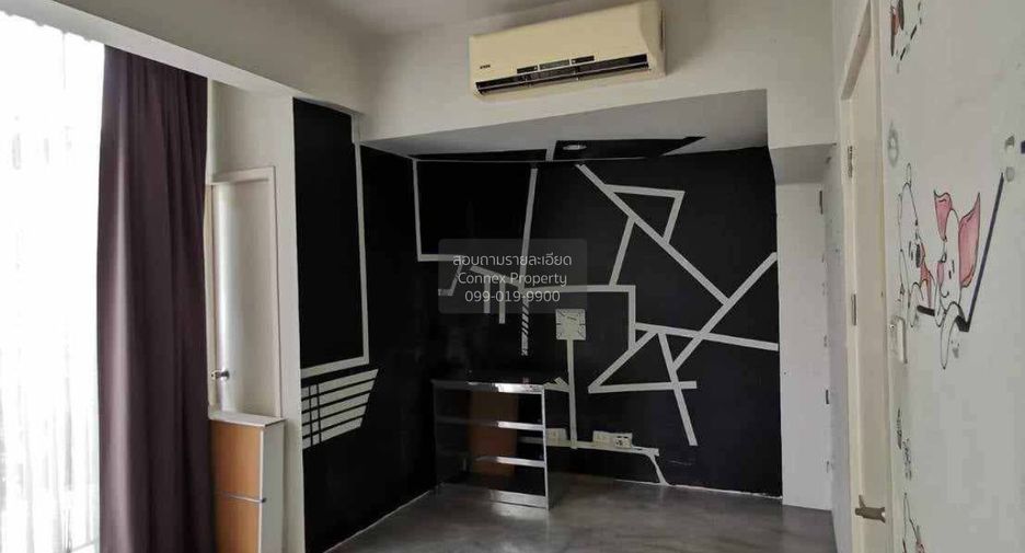 For rent 3 bedrooms townhouse in Khan Na Yao, Bangkok