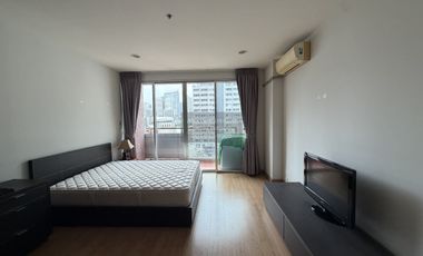 Wohnung zur Miete mit 1 Zimmer in Bang Rak, Bangkok