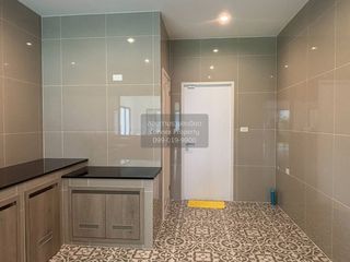 For rent 4 bedrooms house in Bang Khun Thian, Bangkok