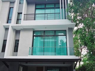For rent 3 bedrooms townhouse in Suan Luang, Bangkok
