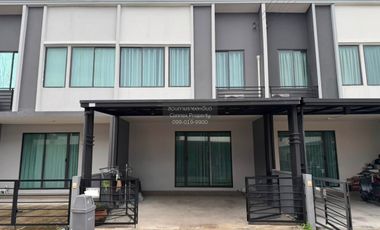 À louer 3 chambres maison de ville à Mueang Nonthaburi, Nonthaburi