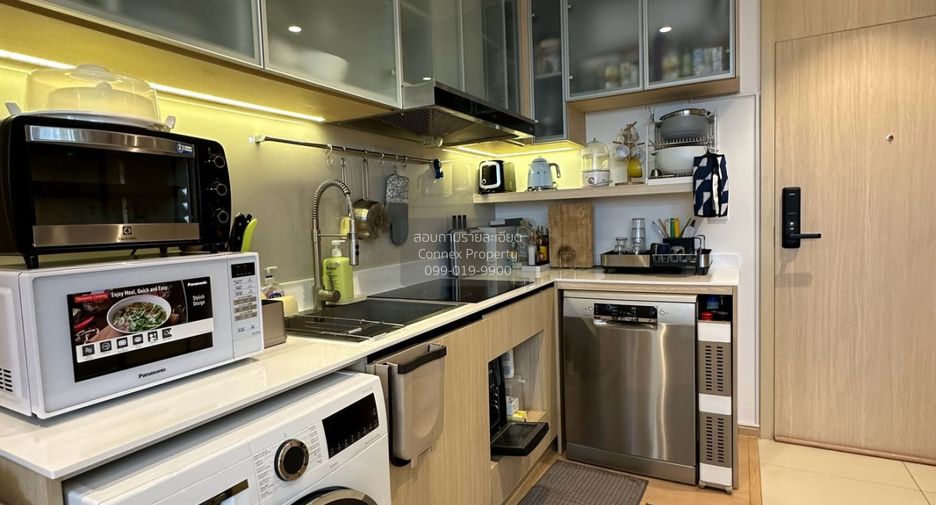 For rent 2 bedrooms condo in Watthana, Bangkok