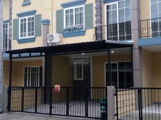 For rent 4 bedrooms townhouse in Prawet, Bangkok