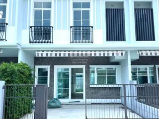 For rent 3 bedrooms townhouse in Bang Phli, Samut Prakan