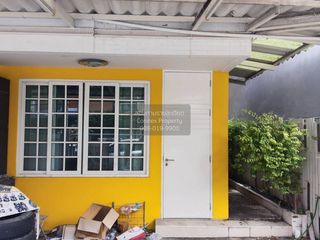 For rent 3 bedrooms townhouse in Wang Thonglang, Bangkok