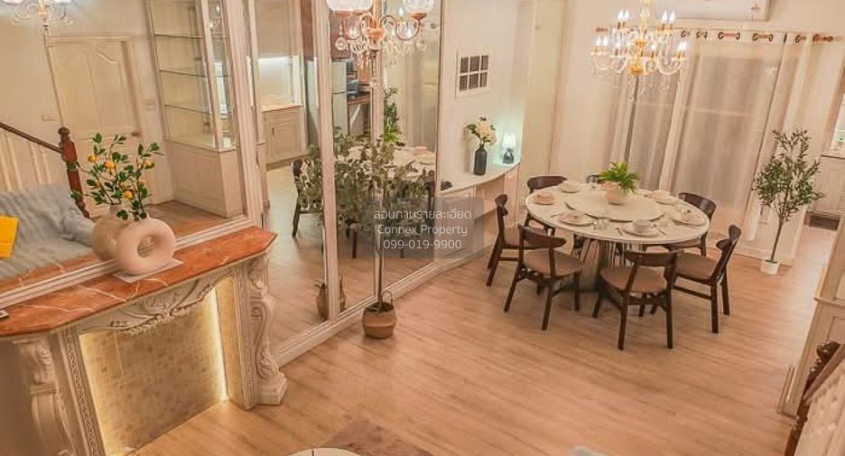 For rent 3 bedrooms townhouse in Yan Nawa, Bangkok