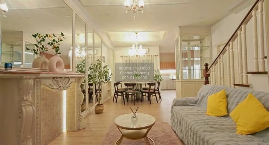 For rent 3 bedrooms townhouse in Yan Nawa, Bangkok