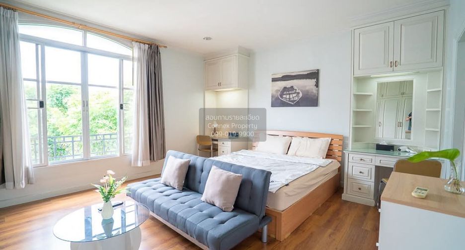 For rent 3 bedrooms townhouse in Yan Nawa, Bangkok