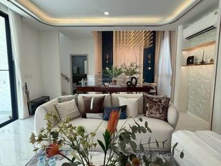 For rent 4 bedrooms townhouse in Bang Khun Thian, Bangkok
