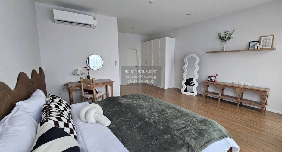 For rent 3 bedrooms townhouse in Saphan Sung, Bangkok