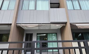 For rent 3 bedrooms townhouse in Saphan Sung, Bangkok