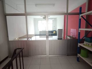 For rent 3 ベッドルーム retail Space in Phra Khanong, Bangkok