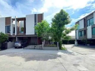 For rent 4 ベッドルーム townhouse in Bang Kapi, Bangkok