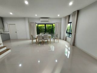 For rent 4 ベッドルーム townhouse in Bang Kapi, Bangkok