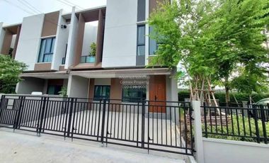 For rent 4 bedrooms townhouse in Bang Kapi, Bangkok