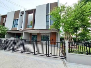For rent 4 ベッドルーム townhouse in Bang Kapi, Bangkok