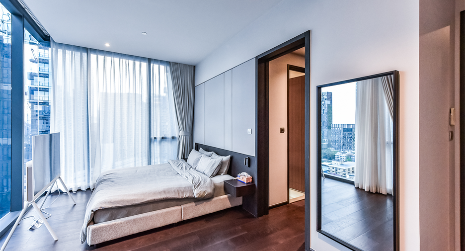 For sale 3 bedrooms condo in Khlong Toei, Bangkok