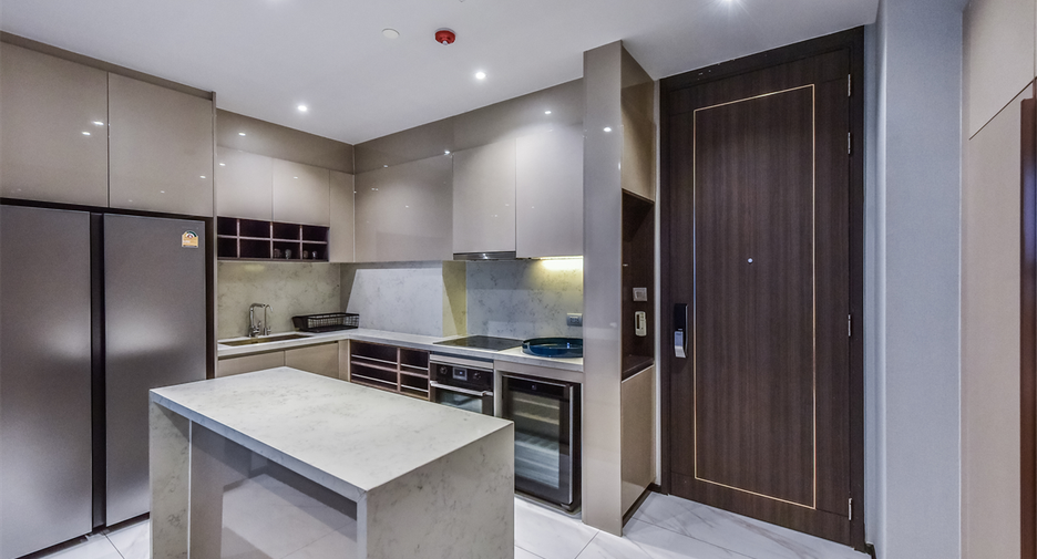 For sale 3 bedrooms condo in Khlong Toei, Bangkok