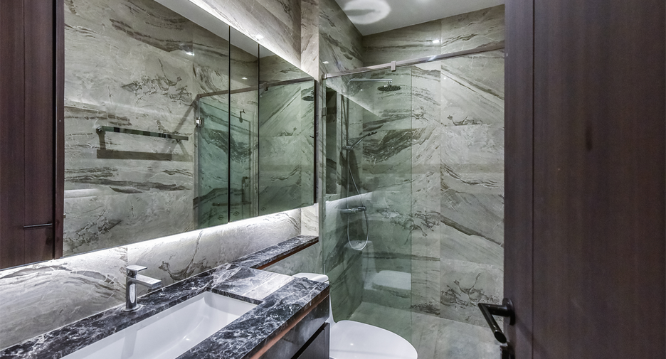 For sale 3 bedrooms condo in Khlong Toei, Bangkok