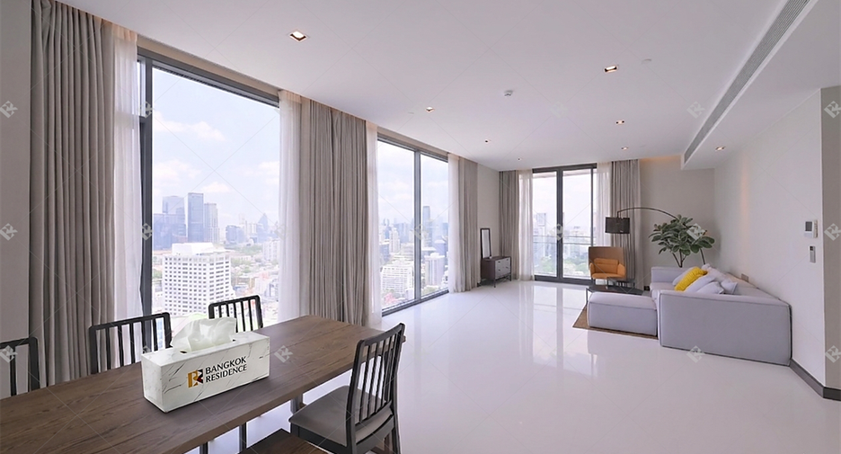 For rent 3 bedrooms condo in Khlong Toei, Bangkok