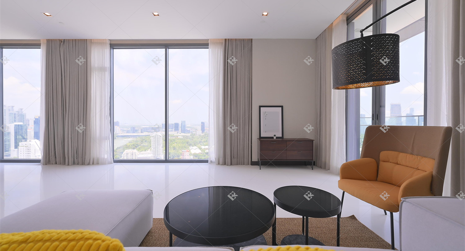 For rent 3 bedrooms condo in Khlong Toei, Bangkok