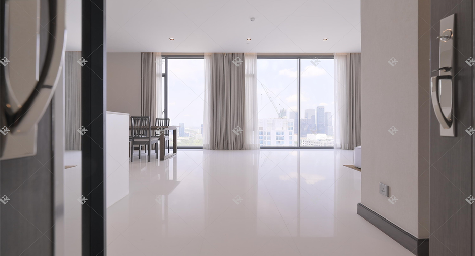 For rent 3 bedrooms condo in Khlong Toei, Bangkok