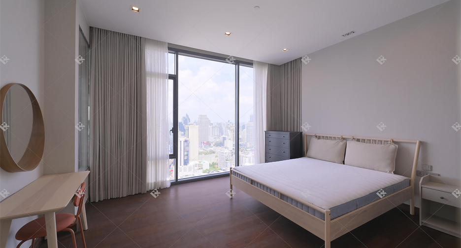 For rent 3 bedrooms condo in Khlong Toei, Bangkok
