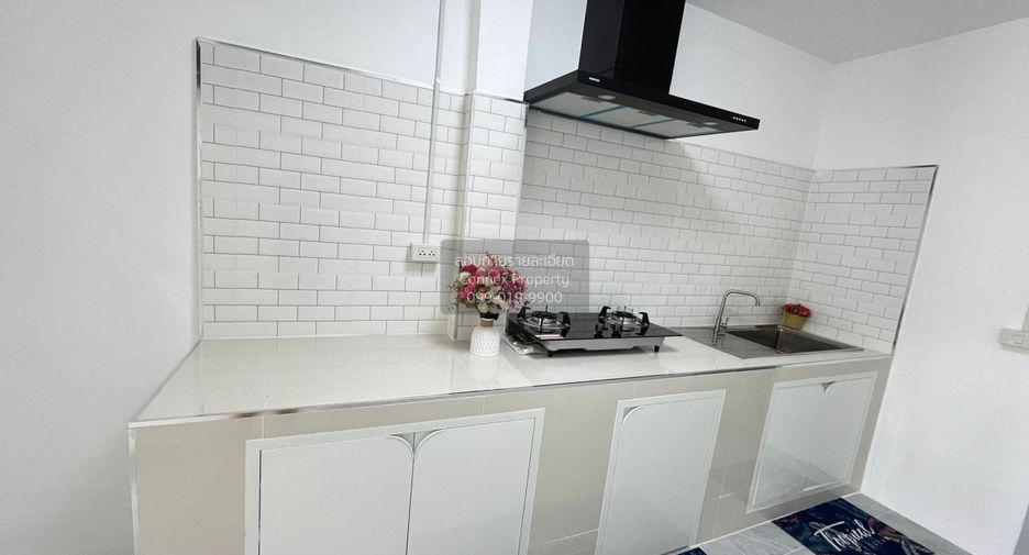 For sale 3 ベッドルーム townhouse in Bang Lamung, Chonburi