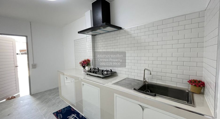 For sale 3 ベッドルーム townhouse in Bang Lamung, Chonburi