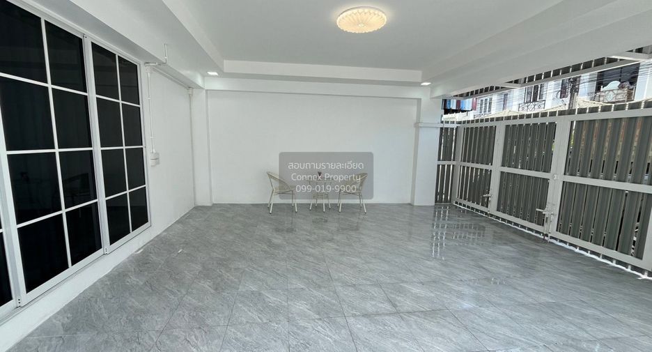 For sale 3 ベッドルーム townhouse in Bang Lamung, Chonburi