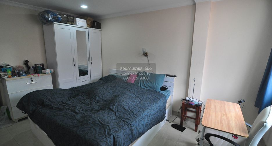 For sale 4 bedrooms townhouse in Wang Thonglang, Bangkok