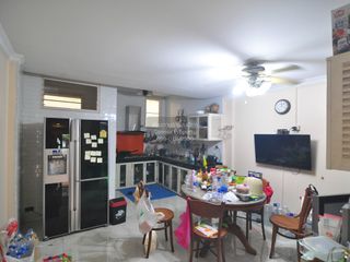 Casa adosada en venta de 4 habitaciones en Wang Thonglang, Bangkok