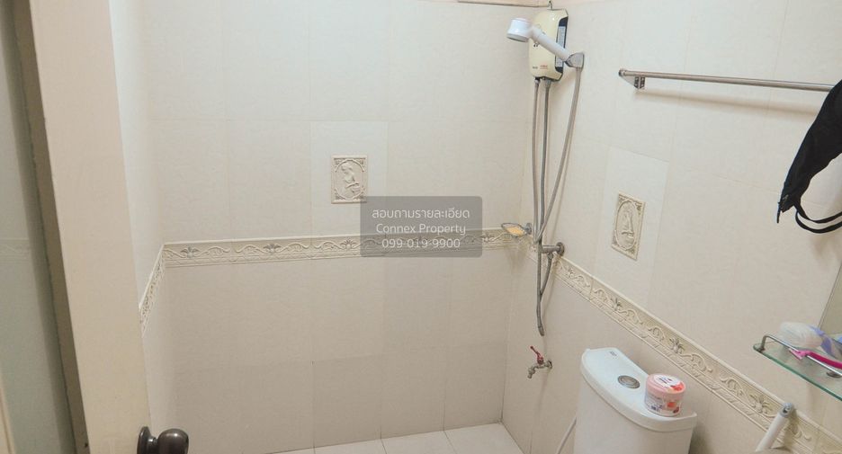 For sale 4 bedrooms townhouse in Wang Thonglang, Bangkok