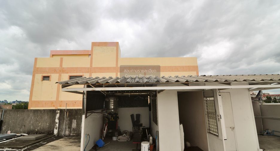 For sale 4 bedrooms townhouse in Wang Thonglang, Bangkok