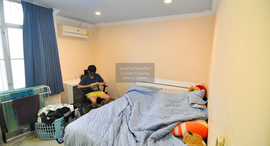 For sale 4 bedrooms townhouse in Wang Thonglang, Bangkok