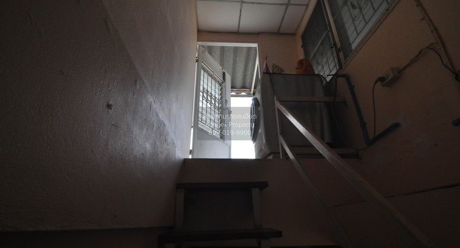 For sale 4 bedrooms townhouse in Wang Thonglang, Bangkok