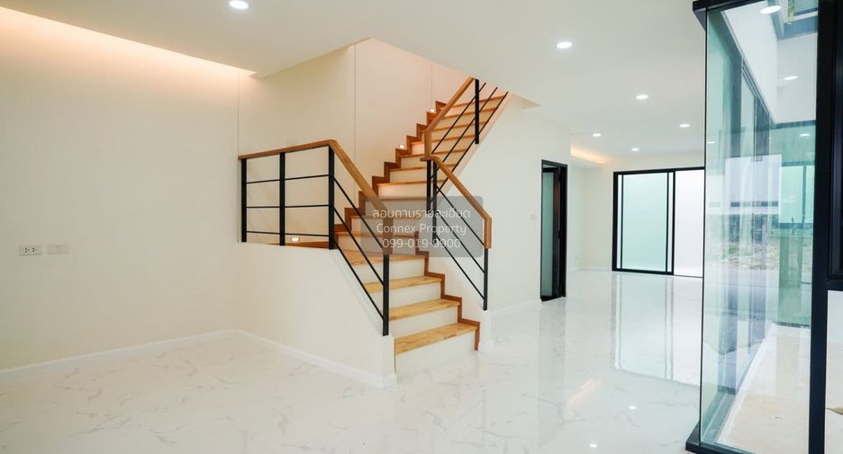 For sale 3 bedrooms townhouse in Bang Na, Bangkok