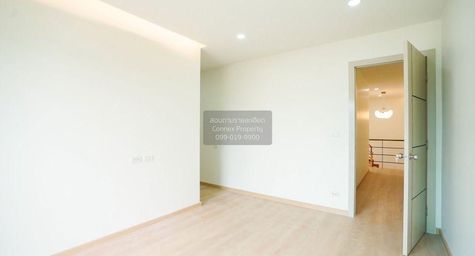 For sale 3 bedrooms townhouse in Bang Na, Bangkok
