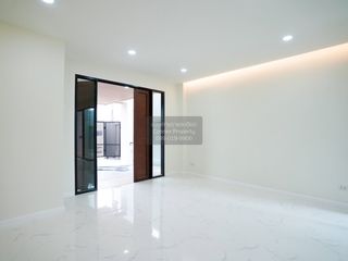 For sale 3 bedrooms townhouse in Bang Na, Bangkok