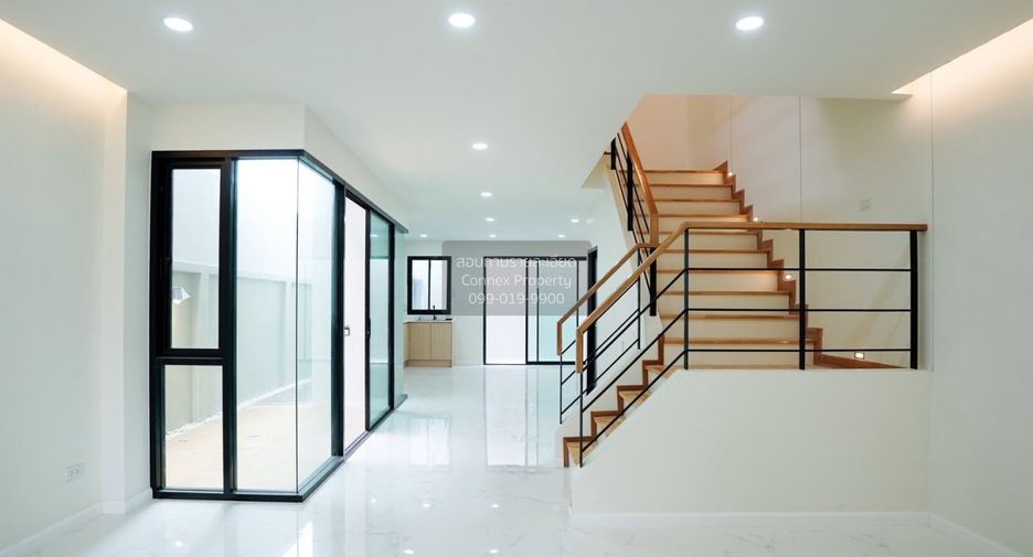 Casa adosada en venta de 3 habitaciones en Bang Na, Bangkok