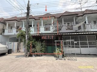 Casa adosada en venta de 2 habitaciones en Min Buri, Bangkok