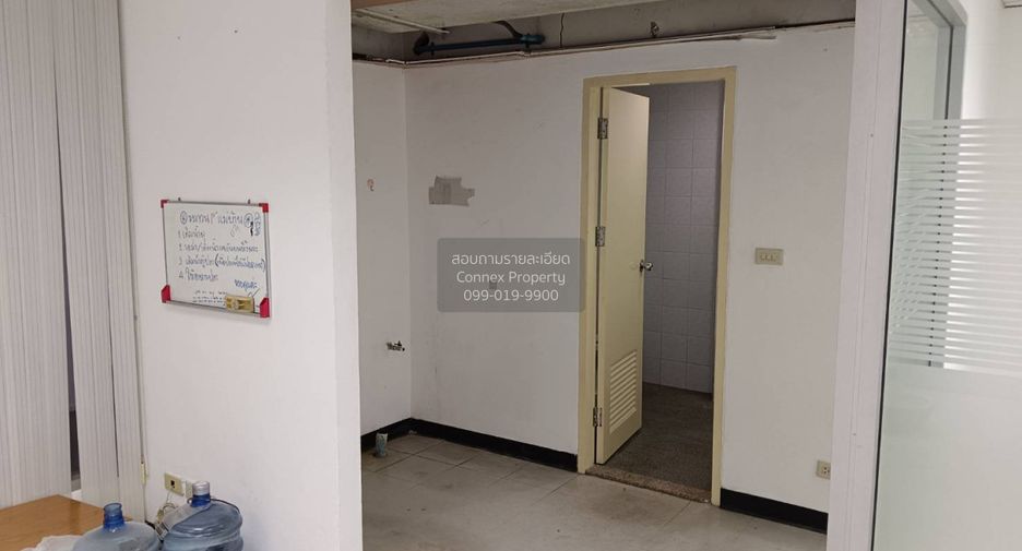 Büro zum Kauf mit 1 Zimmer in Huai Khwang, Bangkok