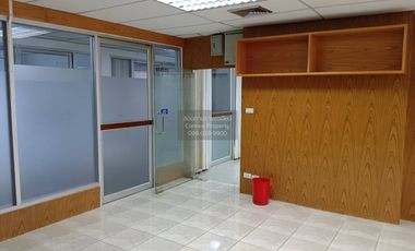 Büro zum Kauf mit 1 Zimmer in Huai Khwang, Bangkok