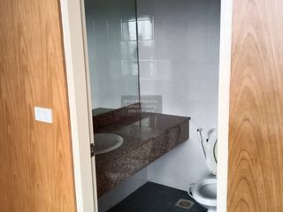 Büro zum Kauf mit 1 Zimmer in Huai Khwang, Bangkok