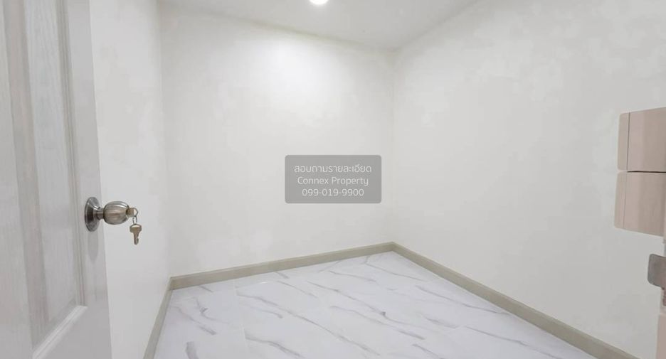 À vendre 5 chambres maison de ville à Bang Bua Thong, Nonthaburi