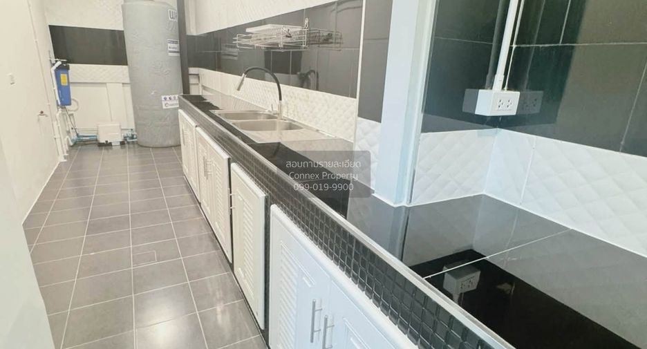 À vendre 4 chambres maison de ville à Mueang Nonthaburi, Nonthaburi