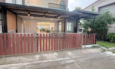 À vendre 4 chambres maison de ville à Mueang Nonthaburi, Nonthaburi