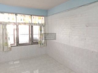 For sale 2 bedrooms townhouse in Phra Pradaeng, Samut Prakan