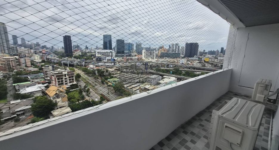 For sale 3 bedrooms condo in Khlong Toei, Bangkok